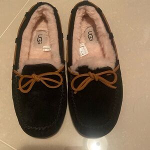 Like new worn once size 7 Uggs moccasin